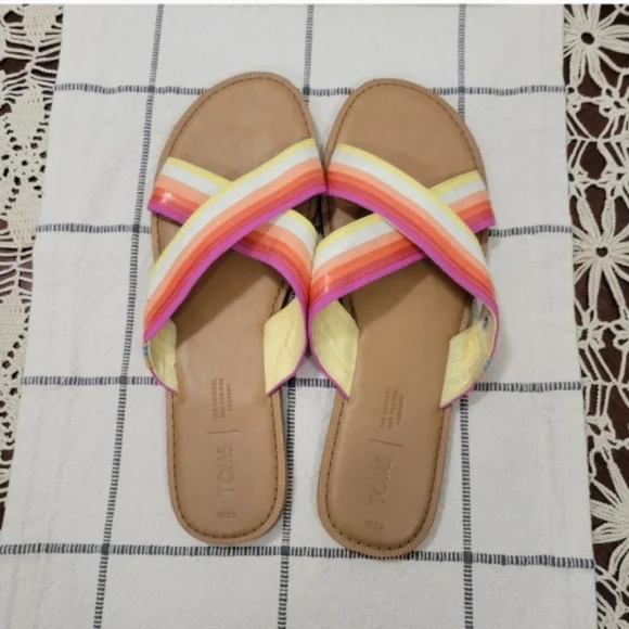 Tom's The Original 1 for 1 Company Women's Viv Striped Flats Slides Slipon Sanda - Picture 2 of 9